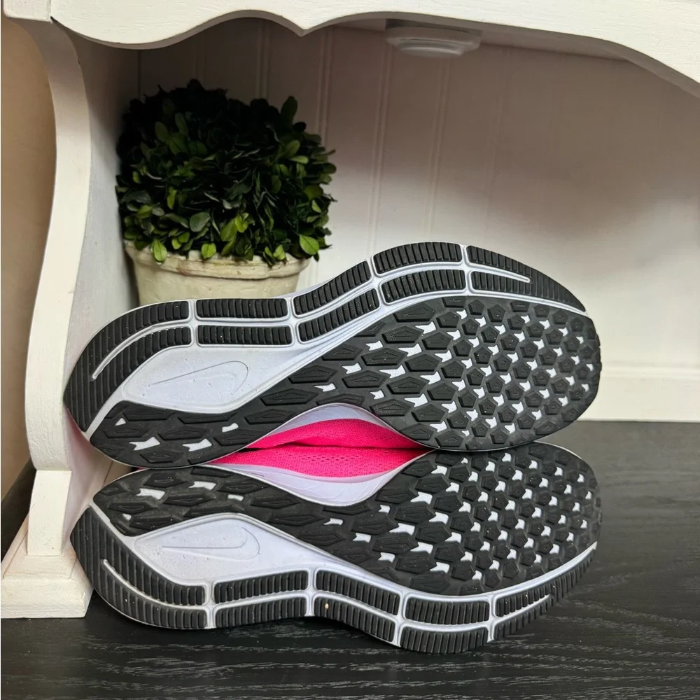 Nike Air Zoom Pegasus 36 Womens Size 8.5 US Hyper Pink Running Shoes AQ2210-600 - Picture 7 of 11